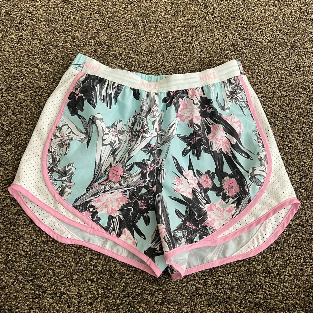 Nike Women's Floral Athletic Shorts - Pink and Black size:XS - Picture 3 of 13